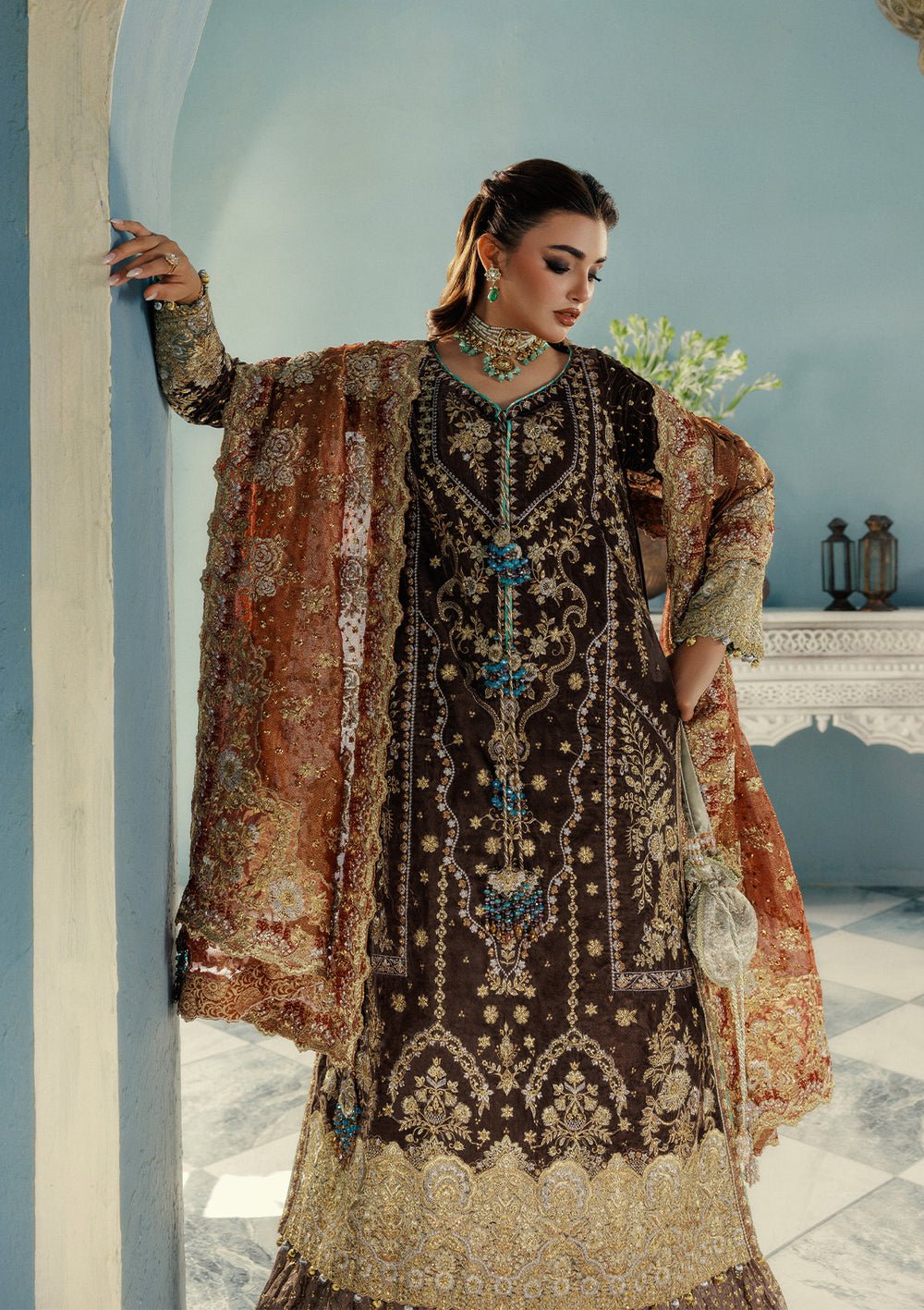 Pakistani Embroidered Velvet Latest Pakistani Salwar Kameez & Punjabi Suit Designer Wear