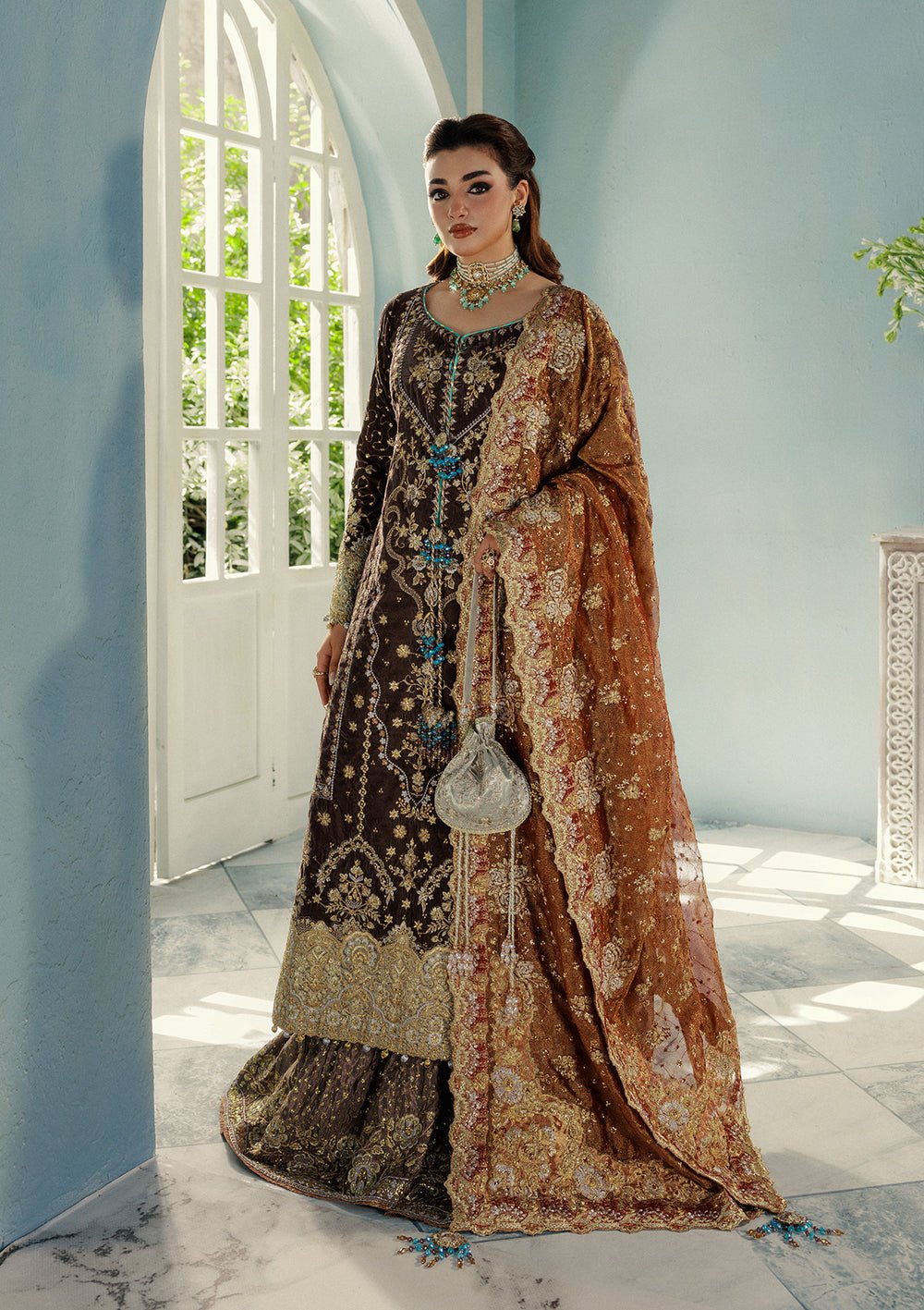 Pakistani Embroidered Velvet Latest Pakistani Salwar Kameez & Punjabi Suit Designer Wear