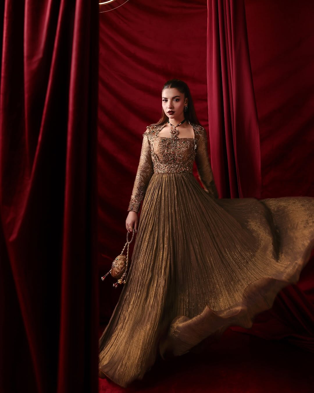 Gold Crushed Silk Pishwas
